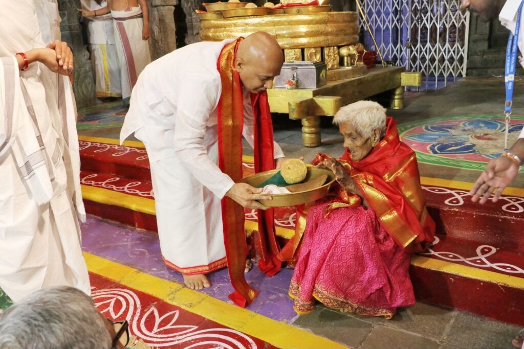 వయస్సు మళ్లినా శ్రీవారిపై అచంచలమైన భక్తి