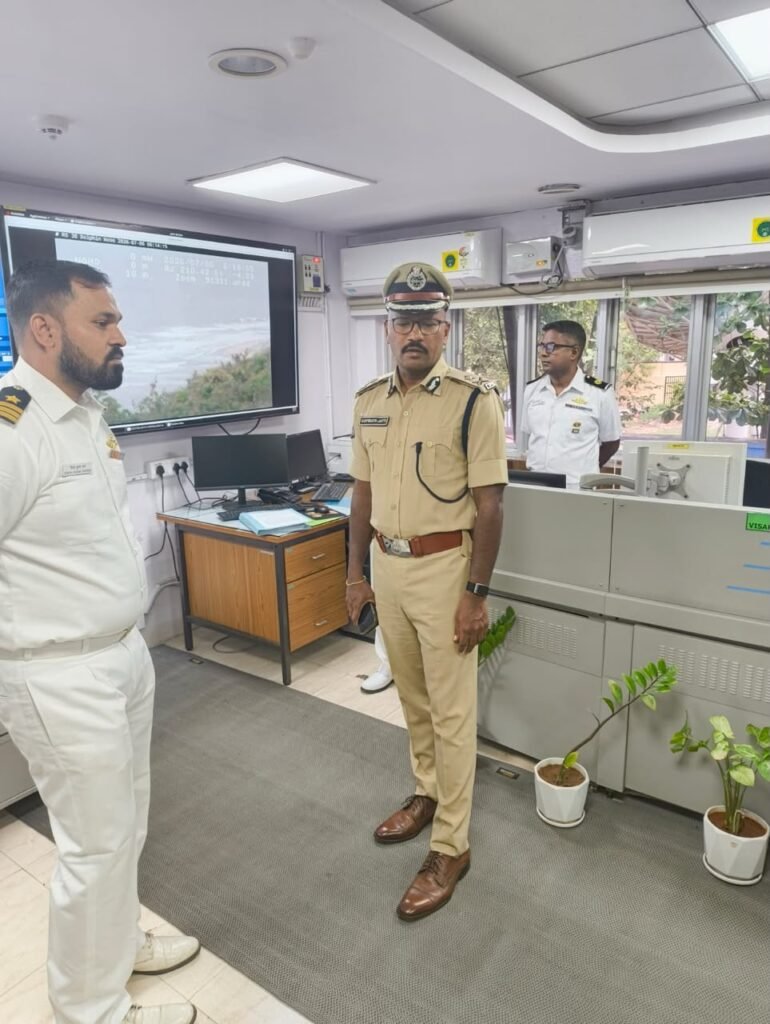 గల్లంతైన మత్స్యకారుల గాలింపును సమీక్షించిన ఐజి గోపీనాథ్ జెట్టి