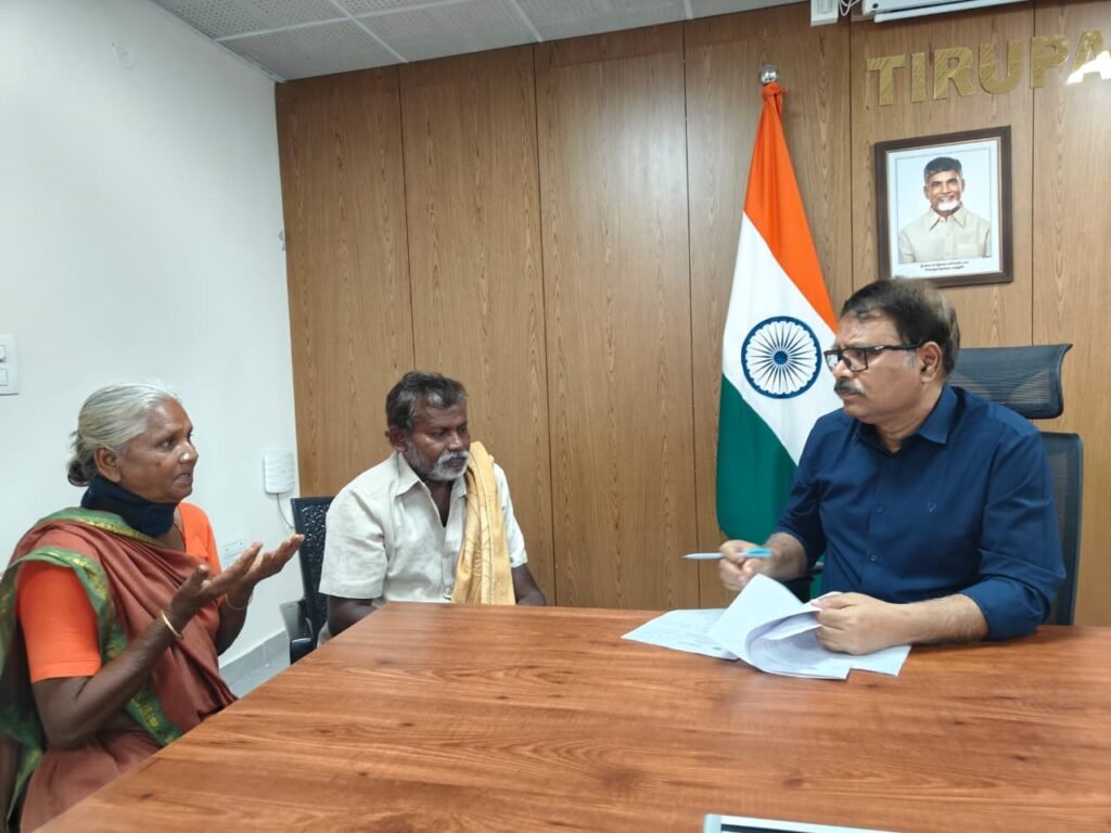 జిల్లా పోలీస్ కార్యాలయంలో పి.జి.ఆర్‌.ఎస్. కార్యక్రమం నిర్వహణ.