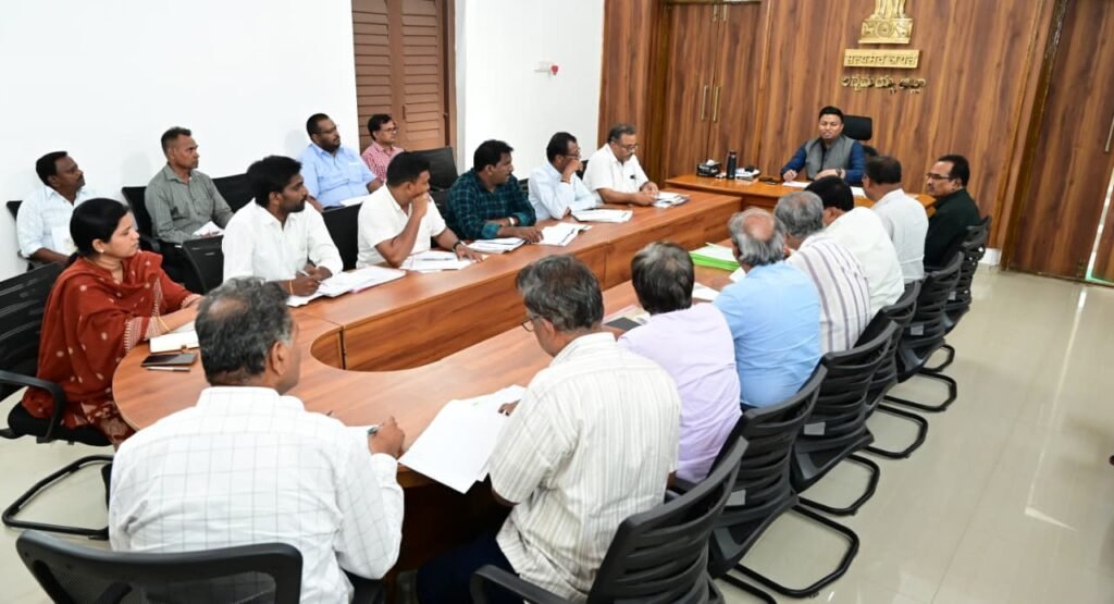 పెండింగ్ ఇంజనీరింగ్ పనులు వేగవంతం చేసి నిర్దేశిత గడువులోగా పూర్తి చేయాలి