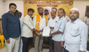 రూ.21.40 లక్షల సీఎంఆర్ఎఫ్ చెక్కుల పంపిణీ