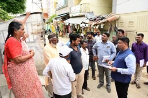 లక్కిరెడ్డిపల్లి మండలం ప్రత్యేక ఓటరు జాబితా సమగ్ర సవరణను క్షేత్రస్థాయిలో పరిశీలించిన జిల్లా కలెక్టర్.