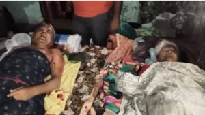 విద్యుత్ స్తంభం విరిగిపడి వృద్ధ దంపతులు మృతి