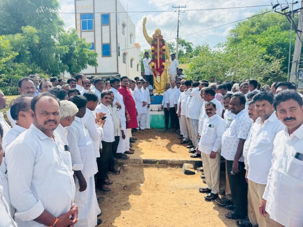 వైఎస్ఆర్ జయంతి సందర్భంగా ఘన నివాళులు