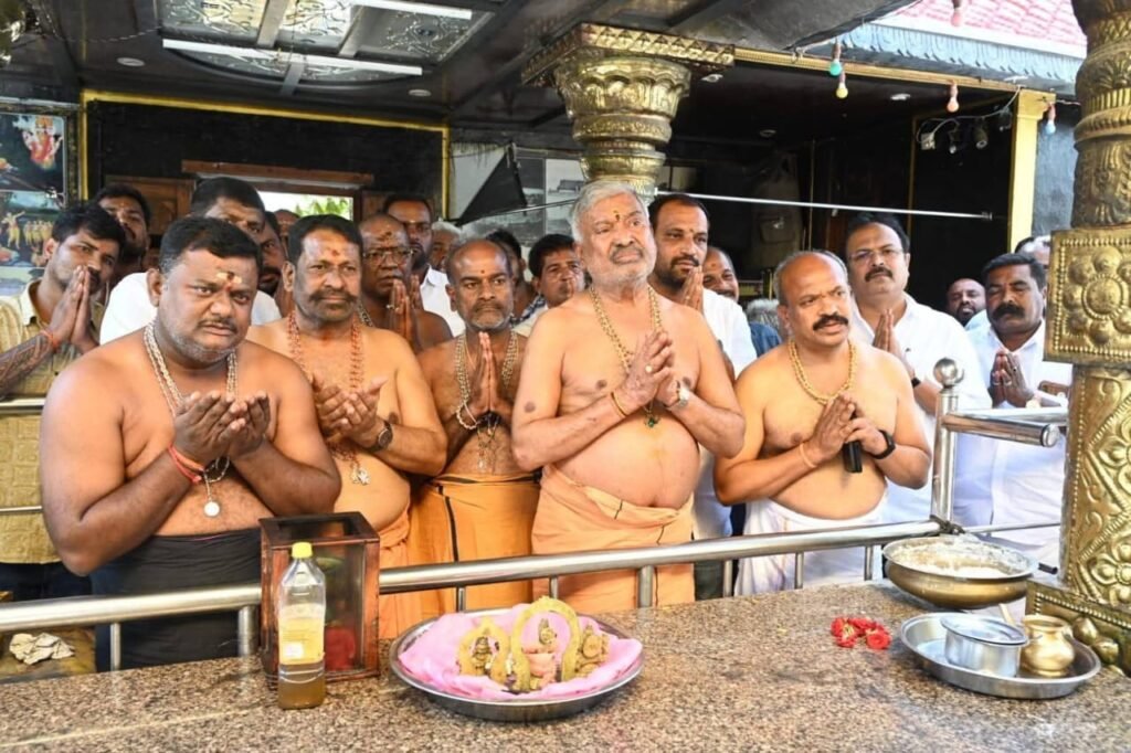 అయ్యప్ప దీక్ష వ్రతాన్ని స్వీకరించిన ఎమ్మెల్యేపెద్దిరెడ్డి