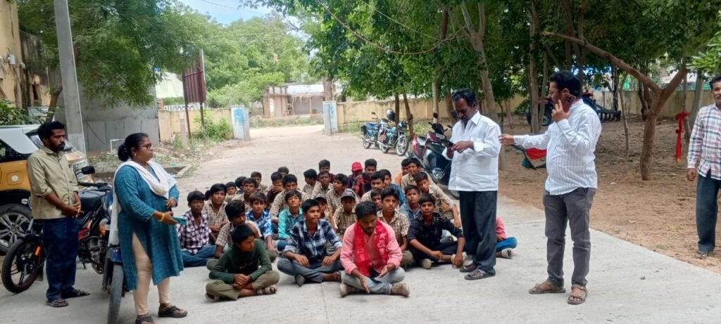 బీసీ వసతి గృహం మూసివేత నిర్ణయం వెనక్కి తీసుకోవాలి: AISP