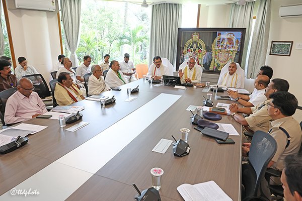 శ్రీవారి బ్రహ్మోత్సవాలపై సమీక్ష