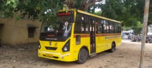 ప్రైవేటు కాలేజ్‌ బస్సు ఢీకొని యువకుడికి తీవ్ర గాయాలు