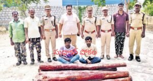 తడకోన అటవీ ప్రాంతంలో ఎర్రచందనం స్మగ్లర్ల అరెస్ట్