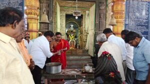 పవన్ కల్యాణ్ త్వరగా కోలుకోవాలని ఎల్లమ్మ ఆలయంలో ప్రత్యేక పూజలు