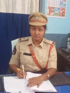 వాట్సాప్ గ్రూప్ అడ్మిన్‌లకు ఎస్‌ఐ సుస్మిత హెచ్చరిక