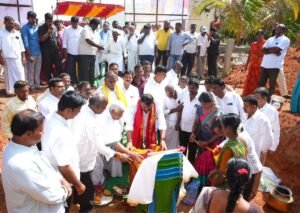సీతారామాలయ నిర్మాణానికి మంత్రి శంకుస్థాపన