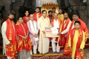 తిరుచానూరు శ్రీ పద్మావతి అమ్మవారికి వజ్రాలతో కూడిన బంగారు హారం విరాళం