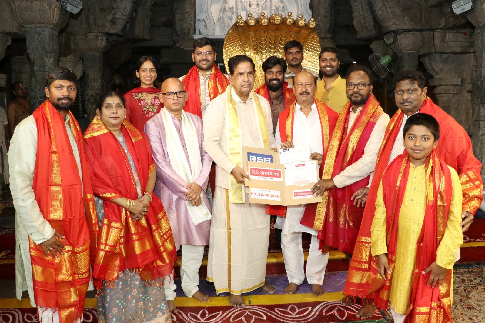 తిరుచానూరు శ్రీ పద్మావతి అమ్మవారికి వజ్రాలతో కూడిన బంగారు హారం విరాళం