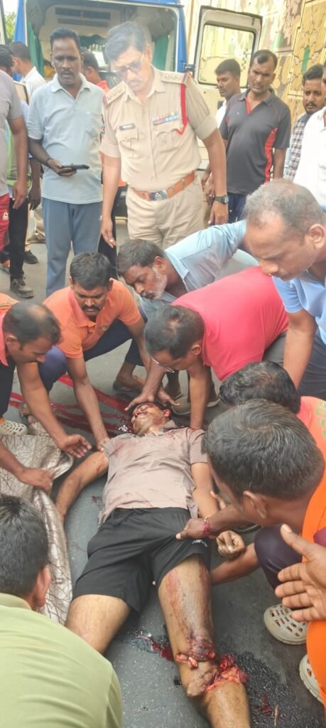 రోడ్డు ప్రమాదంలో ఎస్‌డీఆర్‌ఎఫ్ హెడ్‌ కానిస్టేబుల్ దుర్మరణం
