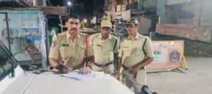 పోలీసు అధికారులు తనిఖీ