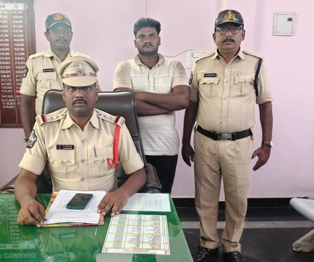 భార్యను కాపురానికి పంపాలంటూ అత్తపై అల్లుడు హత్యాయత్నం