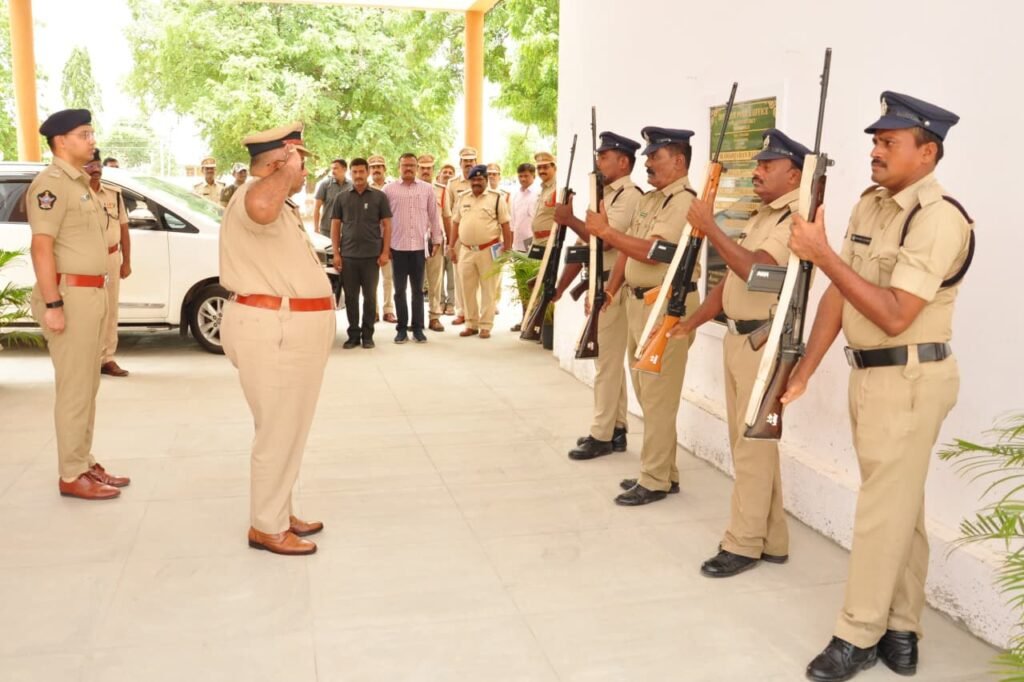 వాయల్పాడు, గుర్రంకొండ పోలీస్ స్టేషన్లను ఎస్పీ గారితో కలిసి సందర్శించిన డీఐజీ
