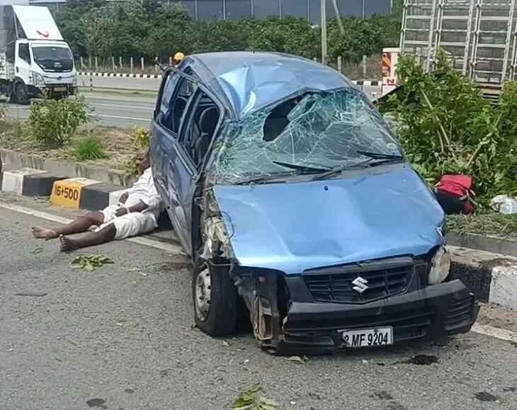 హైవేపై అదుపుతప్పి కారు బోల్తా