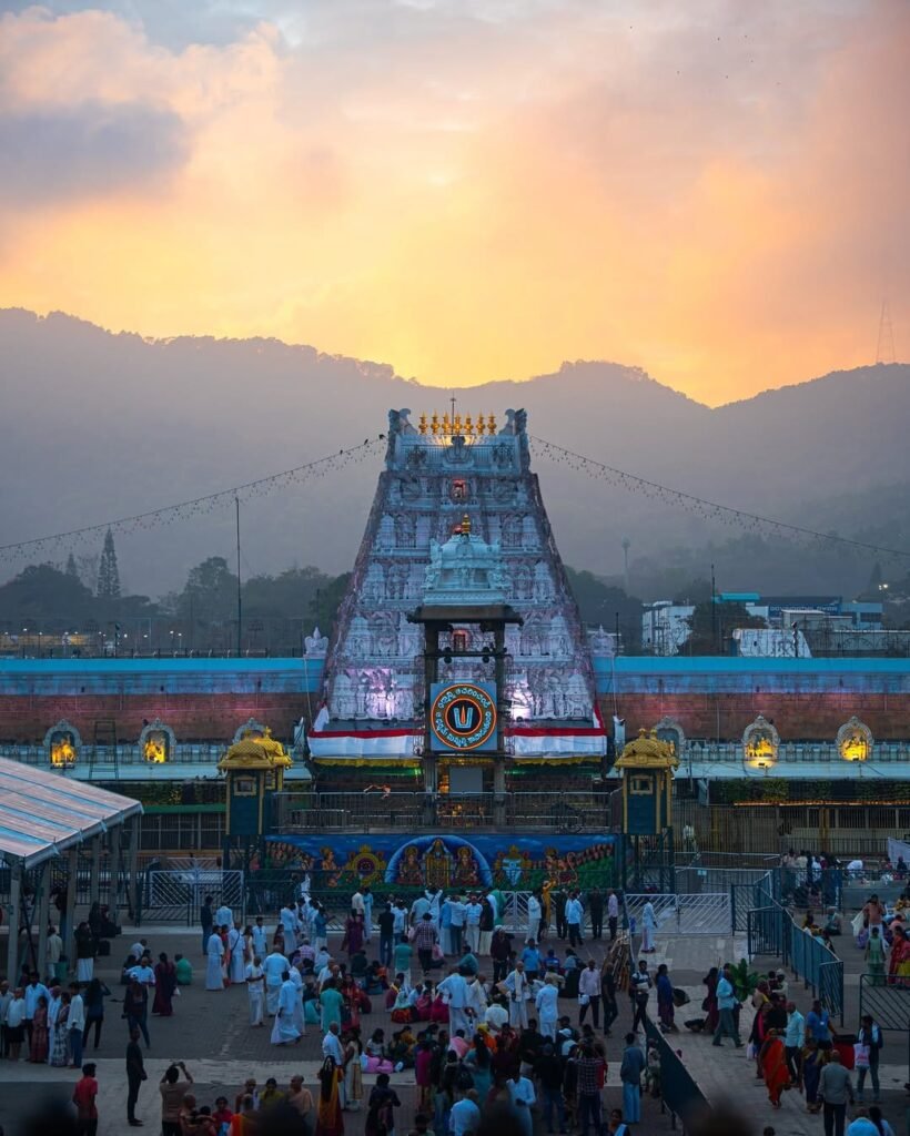 తిరుమల శ్రీవారిని దర్శించుకున్న భక్తులు