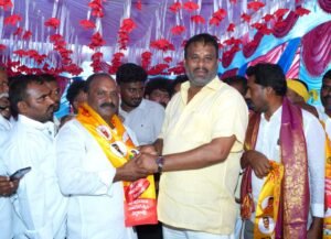 టీడీపీలో చేరిన వైకాపా నేతలు.. 150 కుటుంబాలూ పార్టీ మార్పు