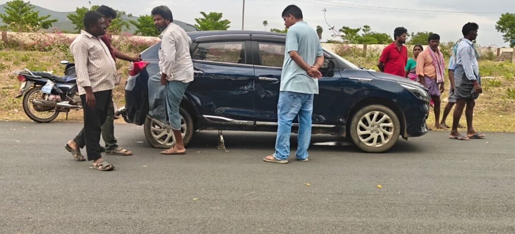కారు–స్కూటీ ఢీ.. ఇద్దరికి గాయాలు