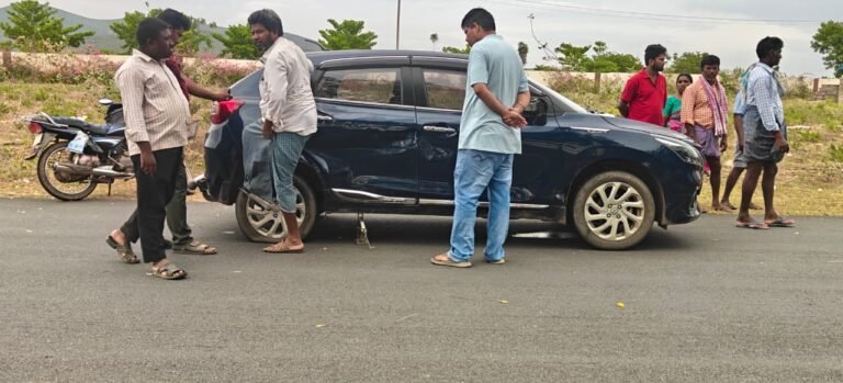 కారు–స్కూటీ ఢీ.. ఇద్దరికి గాయాలు
