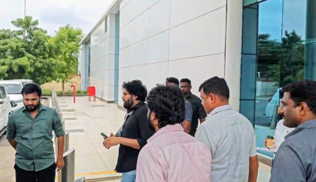 శస్త్రచికిత్స అనంతరం తొలిసారిగా ఏపీకి వచ్చిన డిప్యూటీ సీఎం పవన్ కళ్యాణ్