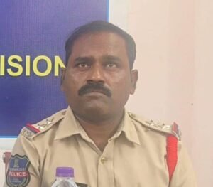ఎస్‌ఐ మహేందర్  సస్పెండ్