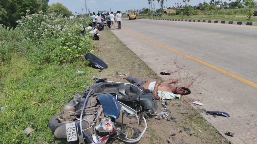 మచిలీపట్నం-విజయవాడ బైపాస్ పై ఘోర రోడ్డు ప్రమాదం… ఇద్దరు మృతి