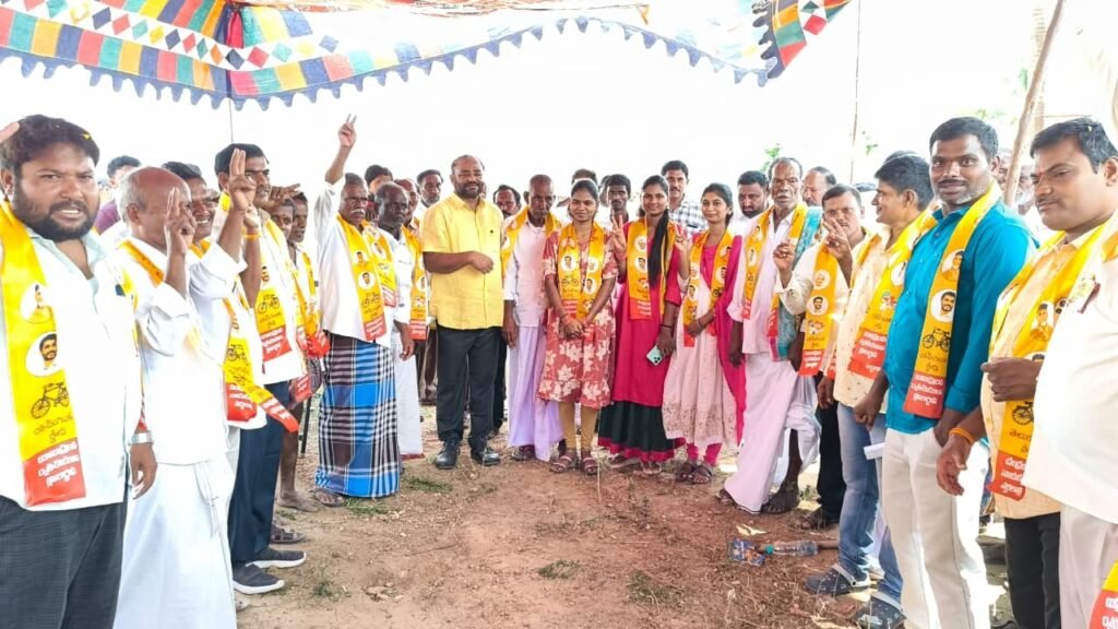 చమర్తి ఆధ్వర్యంలో టీడీపీ తీర్థం పుచ్చుకున్న 25 కుటుంబాలు