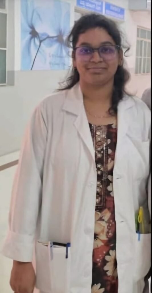 అపార్ట్మెంట్ పై నుండి దూకి విద్యార్థిని ఆత్మహత్య