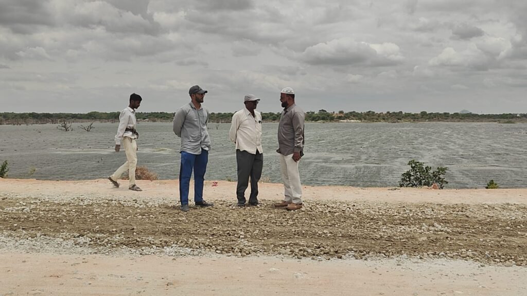 సామాజిక కార్యకర్తల ఉద్యమాల ఫలితం.. రోడ్డు పనులు ప్రారంభించిన అధికారులు