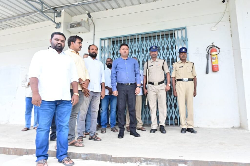 ఈవీఎం గోదాముల వద్ద పటిష్ట భద్రత ఉండాలి: జిల్లా కలెక్టర్
