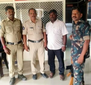 ఎర్రచందనం అక్రమ రవాణా చేస్తూ పట్టుబడిన స్మగ్లరుకు ఐదేళ్ల జైలు శిక్ష – రూ.6లక్షల జరిమానా