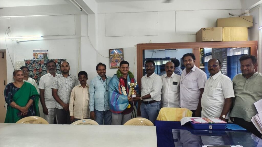 ఇంటర్ సర్కిల్ షటిల్ బ్యాడ్మింటన్‌లో రన్నరప్.. మహమ్మద్ షరీఫ్‌కు ఘన సన్మానం