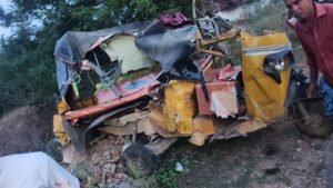 బస్సు ఆటో ఢీకొని. ఒకరు మృతి