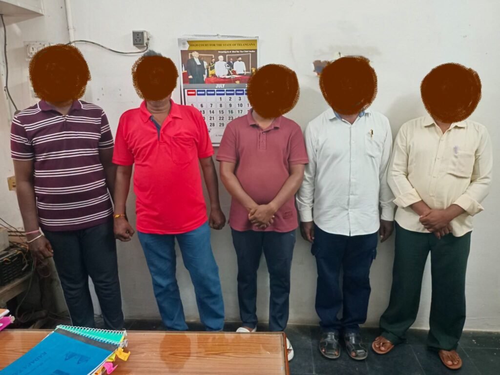నగదు వసూలు చేసిన విద్యార్థి సంఘ నాయకులు అరెస్టు