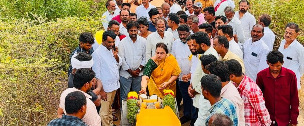 చాకిబండలో చెరువు అభివృద్ధి పనులకు శ్రీకారం చుట్టిన హరితమ్మ