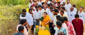 చాకిబండలో చెరువు అభివృద్ధి పనులకు శ్రీకారం చుట్టిన హరితమ్మ