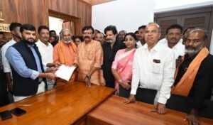 కలెక్టర్ శివ్ నారాయణ్ శర్మ కు వినతిపత్రం అందజేసిన పెద్దిరెడ్డి రామచంద్రారెడ్డి