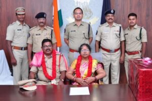 ఏఎస్ఐ మస్తానయ్యను ఘనంగా సన్మానించిన జిల్లా ఎస్పీ ధీరజ్ కునుబిల్లి