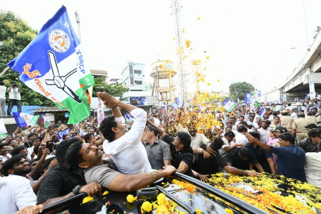 వైయస్ జగన్ పర్యటనకు జననీరాజనం!