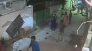 మహిళను వివస్ర్తను చేసి దాడి