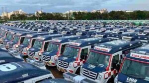 జిల్లా కోర్టుల వద్ద అంబులెన్స్ లు
