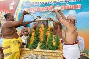 వైభవంగా శ్రీ ప్రసన్న వేంకటేశ్వరస్వామివారి చక్రస్నానం