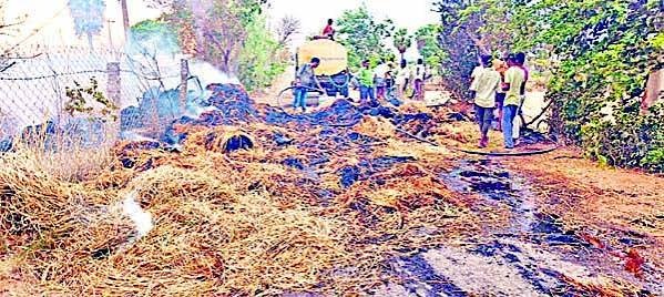 షార్ట్ సర్క్యూట్‌తో గడ్డివాములు దగ్ధం