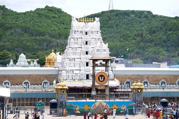 ముసలి బామ్మ….కాలినడకన తిరుమలకు