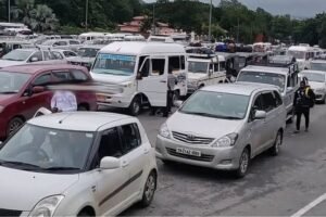 తిరుమల కొండకు పోటెత్తిన వాహనాలు..!