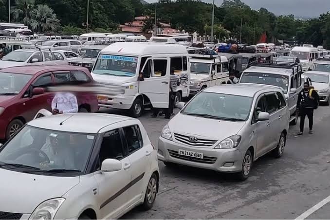 తిరుమల కొండకు పోటెత్తిన వాహనాలు..!